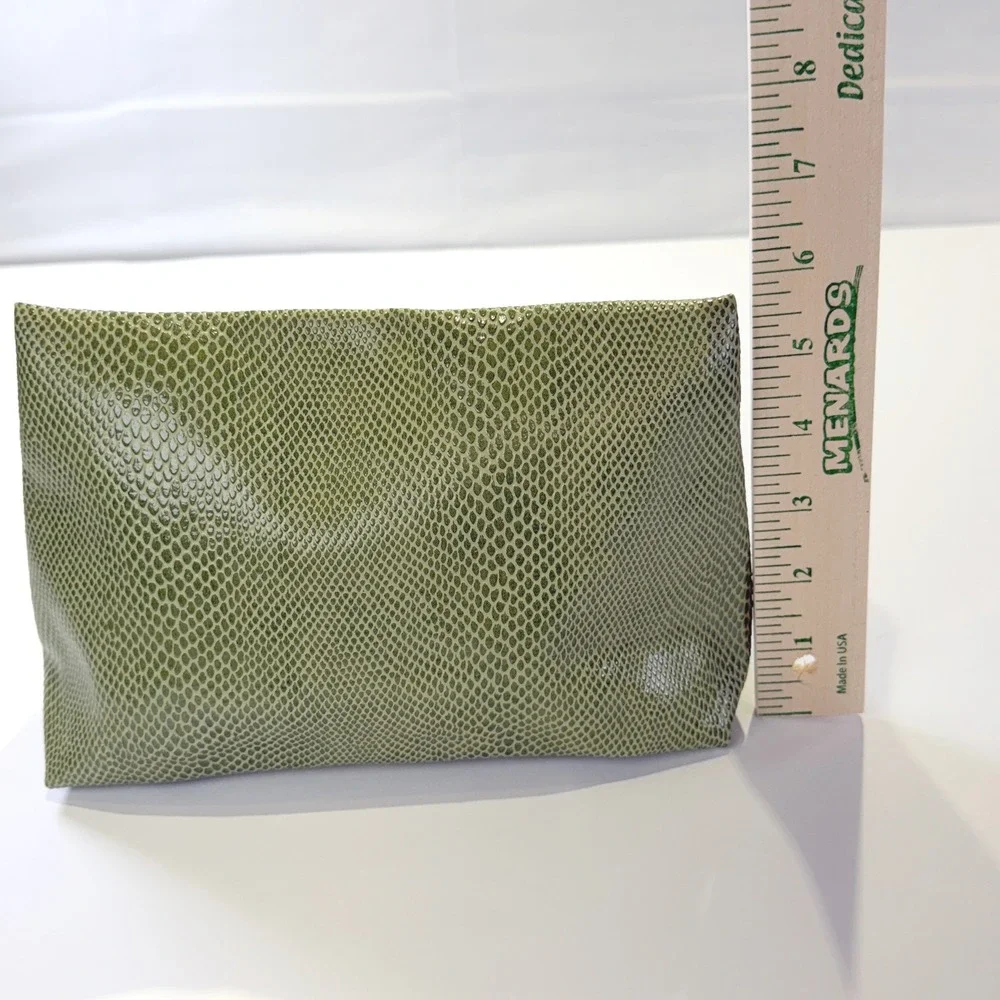 Clinique Green Snakeskin Embossed Makeup Bag Cosmetic Pouch Zip Top 361B1